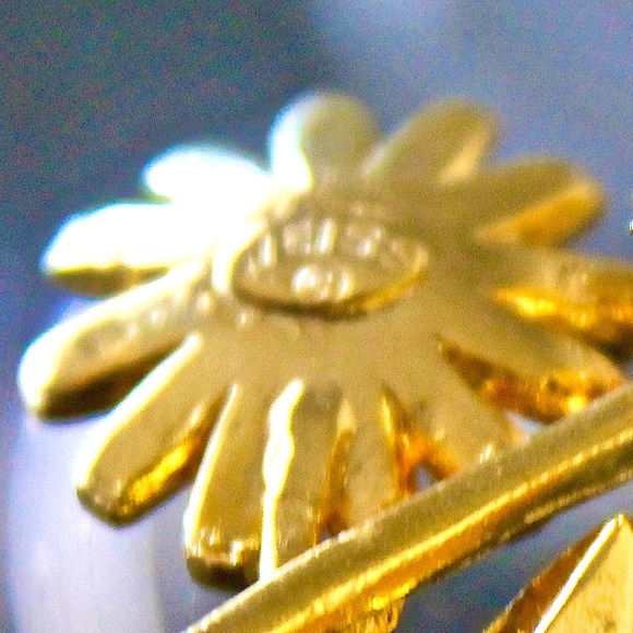 WEISS DAISY BROACH VINTAGE ALBERT WEISS WHITE YELLOW GOLD 3 INCH BY 2 INCH - Picture 6 of 6